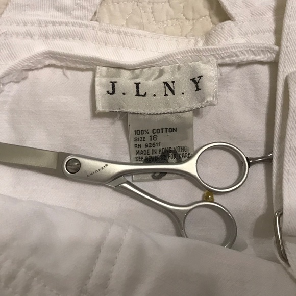 J.L.N.Y. white denim overall shorts with LOTS of pockets (18) - Picture 4 of 16